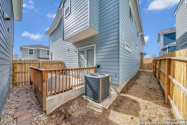 Image 19 of 20 For 2045 Silver Oaks  18-b