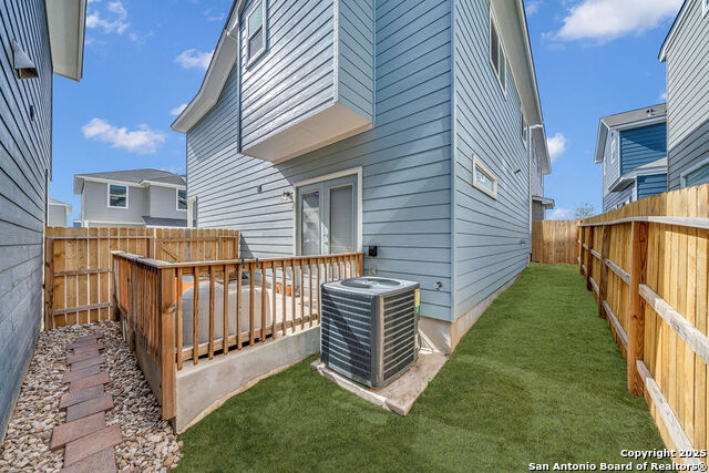 Image 20 of 20 For 2045 Silver Oaks  18-b