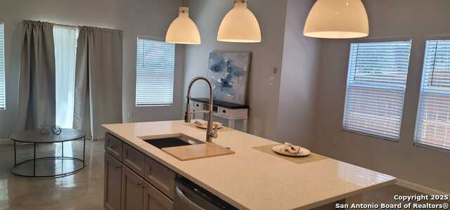 Image 4 of 40 For 1002 Morningside Dr  6