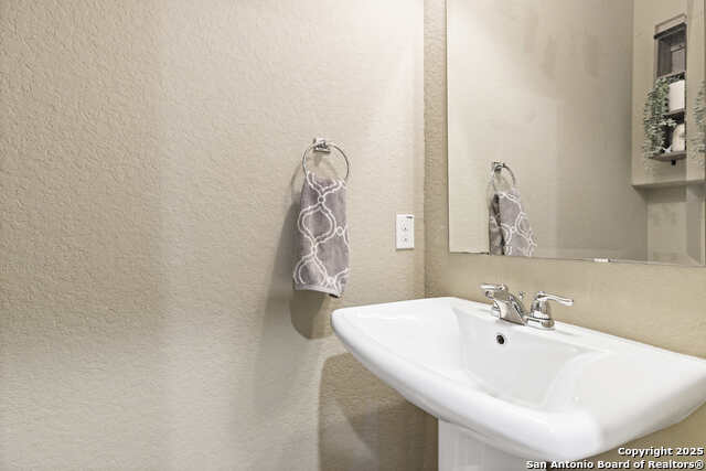 Image 25 of 35 For 12301 Lattice Cv