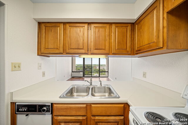 Image 10 of 32 For 7701 Wurzbach  1007