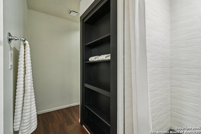Image 30 of 65 For 11007 Oaktree Park