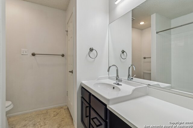 Image 44 of 65 For 11007 Oaktree Park