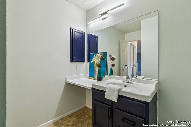 Image 48 of 65 For 11007 Oaktree Park