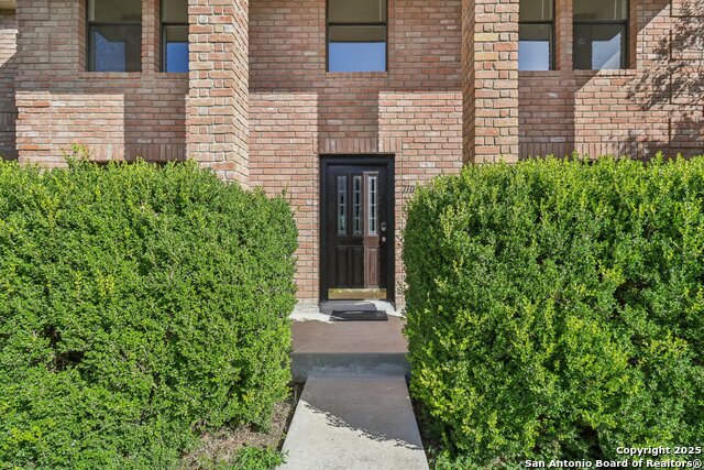 Image 8 of 65 For 11007 Oaktree Park