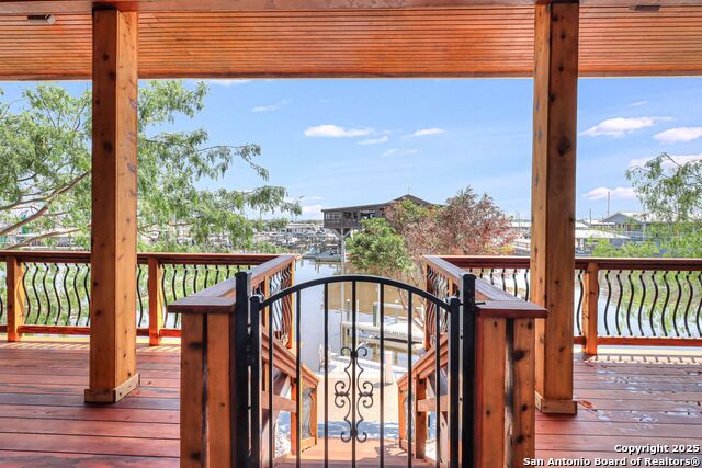 Listing photo id 30 for 113 Bay Court