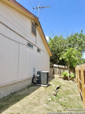 Image 25 of 30 For 5819 Champions Hill Dr.