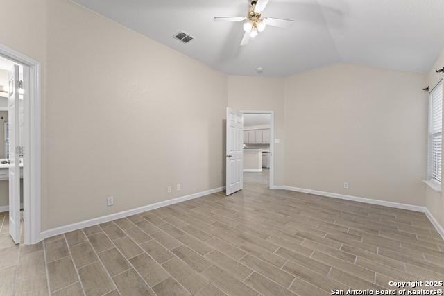 Listing photo id 8 for 9711 Emerald Pl