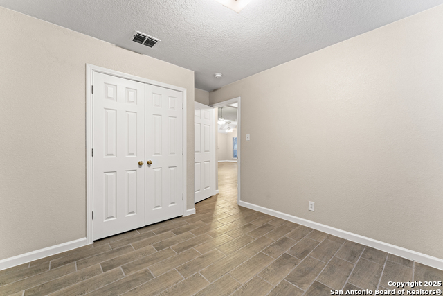 Listing photo id 9 for 9711 Emerald Pl