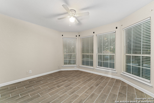 Listing photo id 10 for 9711 Emerald Pl