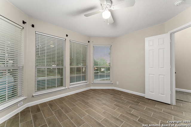 Listing photo id 11 for 9711 Emerald Pl