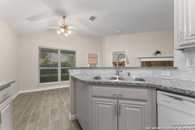 Listing photo id 12 for 9711 Emerald Pl