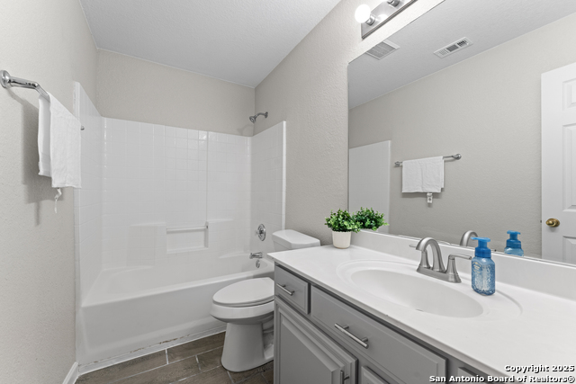 Listing photo id 15 for 9711 Emerald Pl