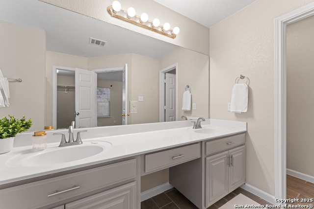 Listing photo id 17 for 9711 Emerald Pl