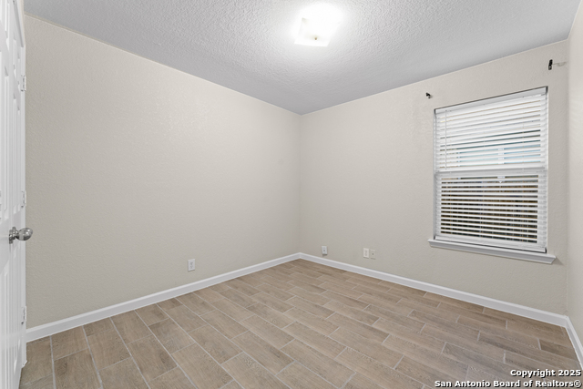 Listing photo id 18 for 9711 Emerald Pl