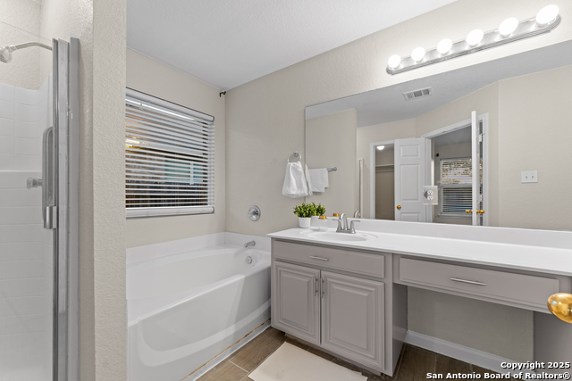 Listing photo id 20 for 9711 Emerald Pl