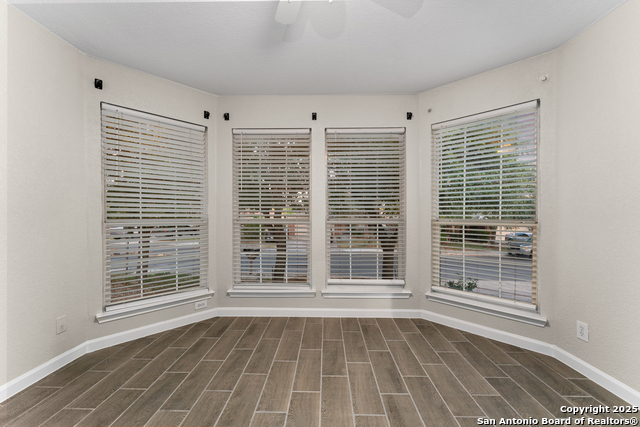 Listing photo id 23 for 9711 Emerald Pl