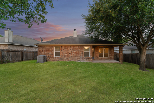 Listing photo id 24 for 9711 Emerald Pl