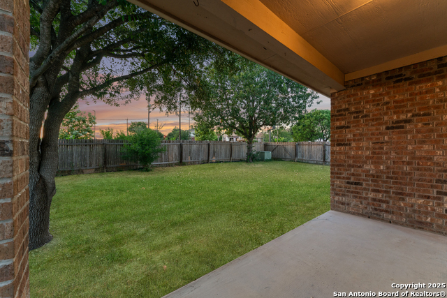 Listing photo id 25 for 9711 Emerald Pl