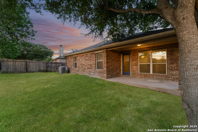 Listing photo id 26 for 9711 Emerald Pl