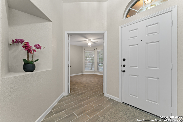 Listing photo id 2 for 9711 Emerald Pl