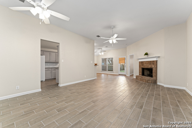 Listing photo id 5 for 9711 Emerald Pl