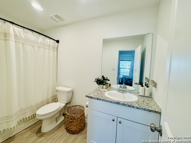 Listing photo id 1 for 5827 Seaside Manor