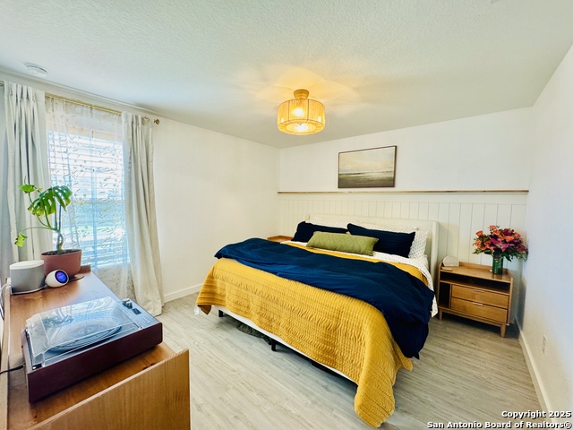 Listing photo id 3 for 5827 Seaside Manor