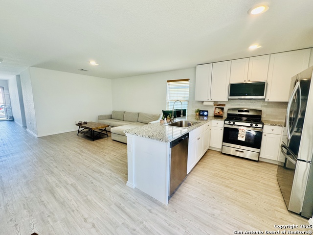 Listing photo id 5 for 5827 Seaside Manor