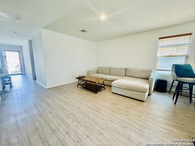 Listing photo id 6 for 5827 Seaside Manor