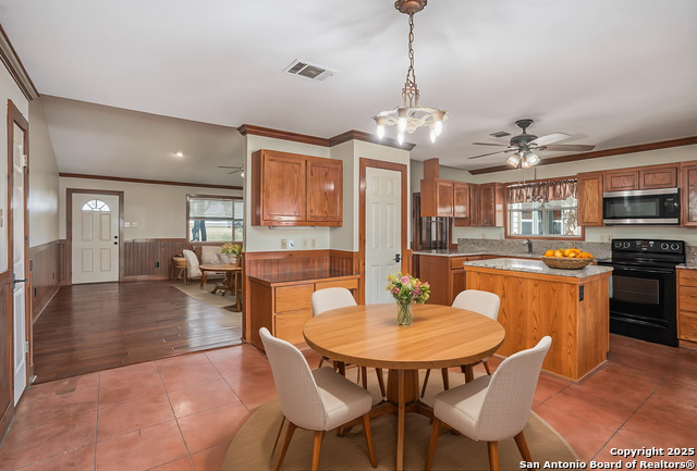 Image 11 of 53 For 2205 Field Rd.