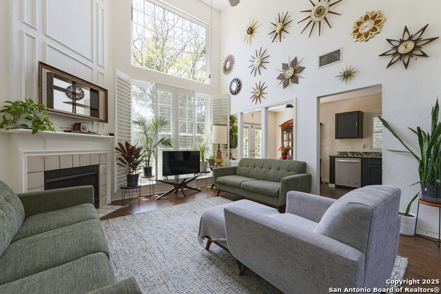 Image 2 of 40 For 922 Hedgestone Dr