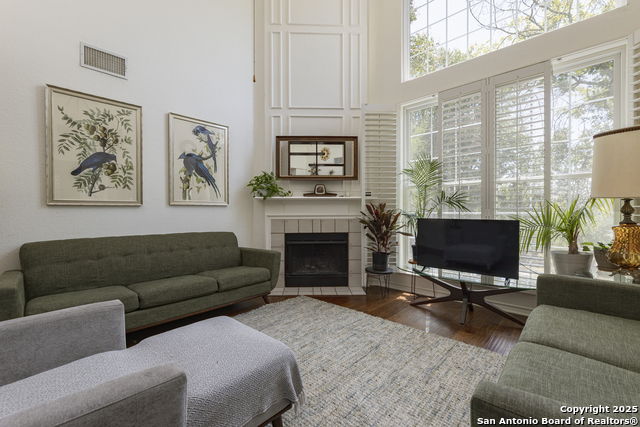 Image 3 of 40 For 922 Hedgestone Dr