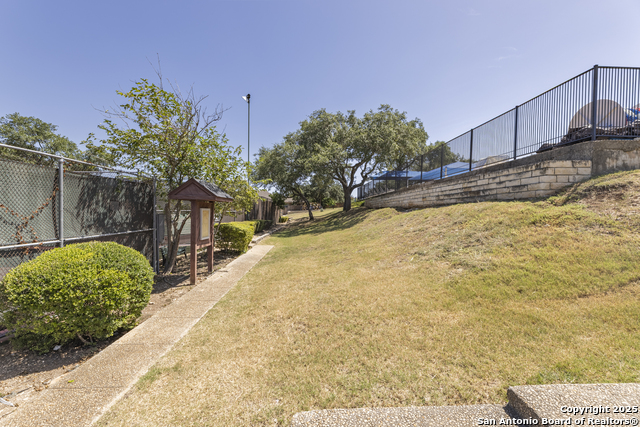 Image 36 of 40 For 922 Hedgestone Dr