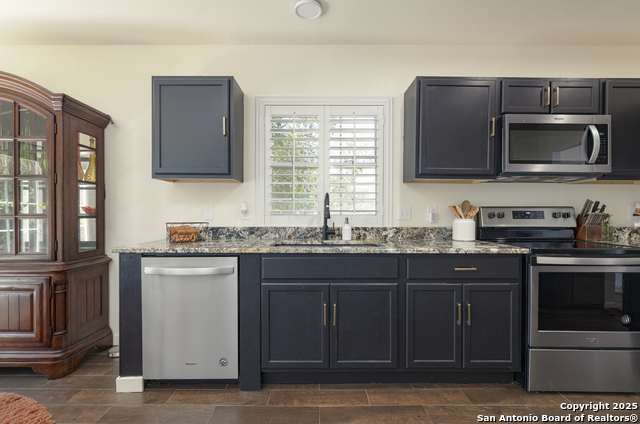 Image 4 of 40 For 922 Hedgestone Dr