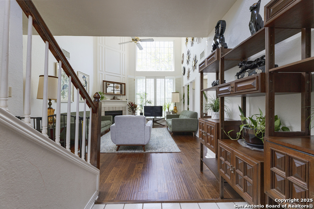 Image 5 of 40 For 922 Hedgestone Dr