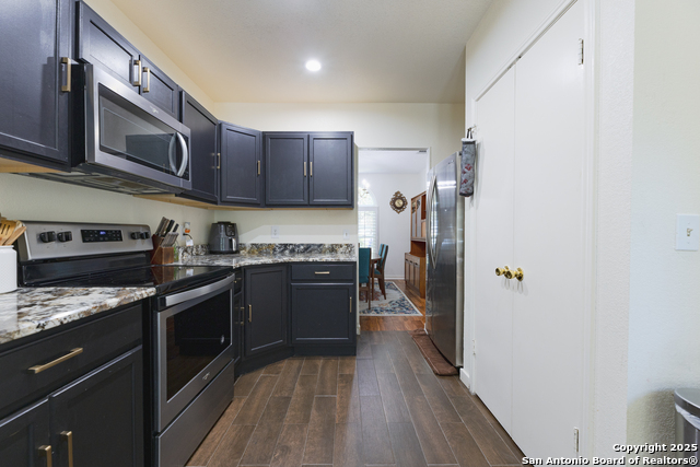 Image 7 of 40 For 922 Hedgestone Dr