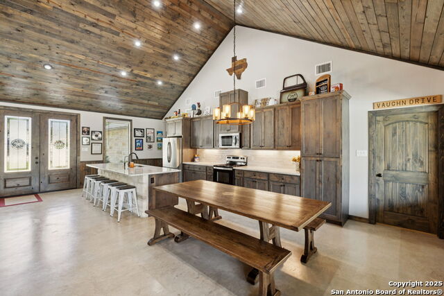 Listing photo id 8 for 1723 Mountain Valley Drive