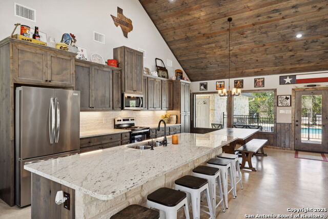 Listing photo id 9 for 1723 Mountain Valley Drive
