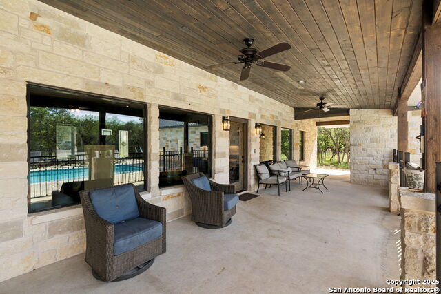 Listing photo id 16 for 1723 Mountain Valley Drive