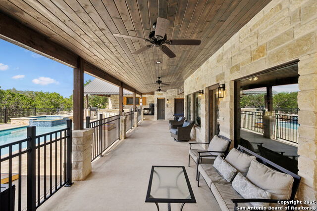 Listing photo id 18 for 1723 Mountain Valley Drive