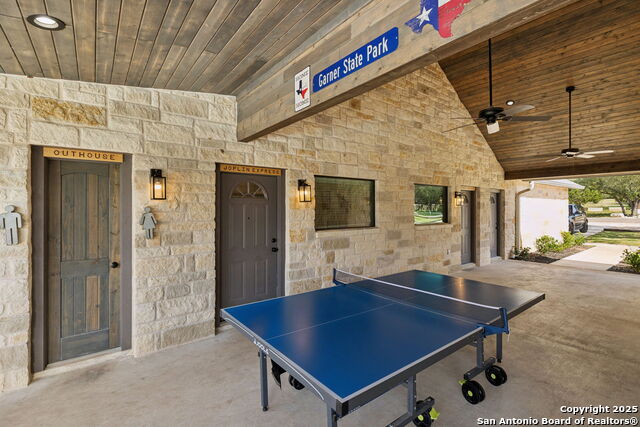 Listing photo id 19 for 1723 Mountain Valley Drive