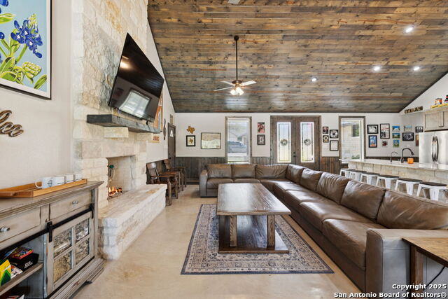 Listing photo id 1 for 1723 Mountain Valley Drive