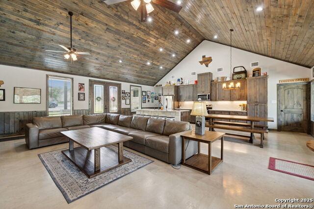 Listing photo id 5 for 1723 Mountain Valley Drive