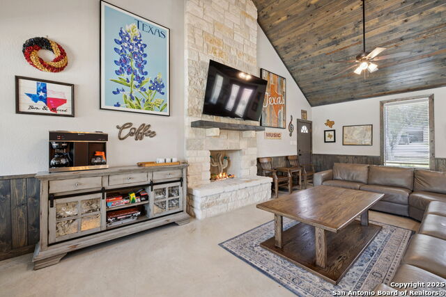 Listing photo id 6 for 1723 Mountain Valley Drive