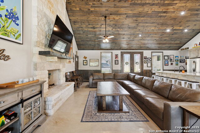 Listing photo id 7 for 1723 Mountain Valley Drive