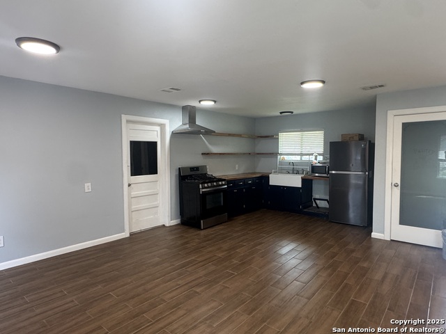 Details for 601 Mockingbird, Devine, TX 78016