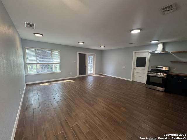 Listing photo id 0 for 601 Mockingbird