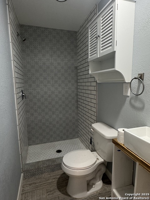 Listing photo id 3 for 601 Mockingbird
