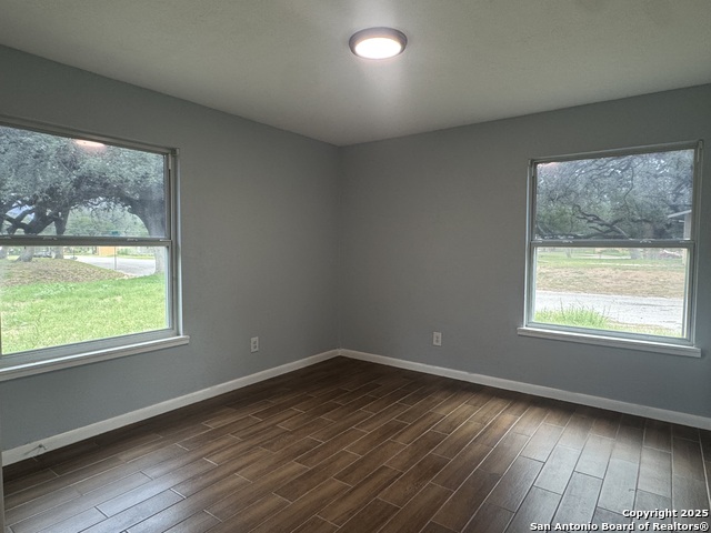 Listing photo id 5 for 601 Mockingbird